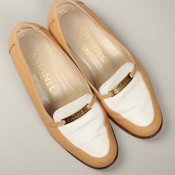 CHANEL Bicolor Loafer - Picture 3 of 10
